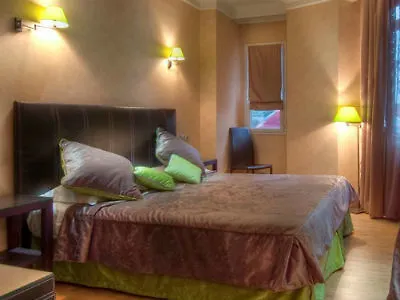 Claude Bernard Saint-germain 3* Paris